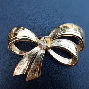 Vintage Avon Fashion Bow Brooch